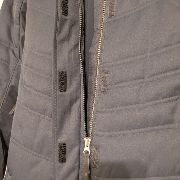 Obermeyer Women's Black Winter/Ski Jacket with Detachable Faux Fur Hood - Picture 5 of 16